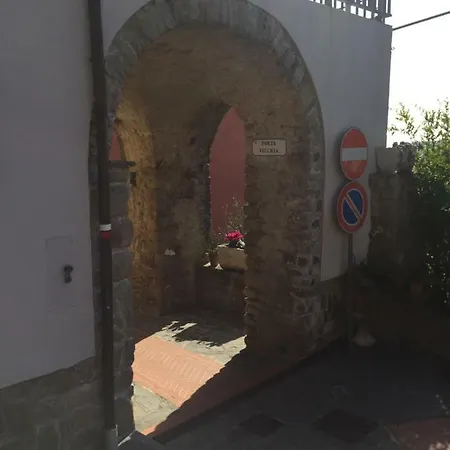 Holiday home Red House Tivegna